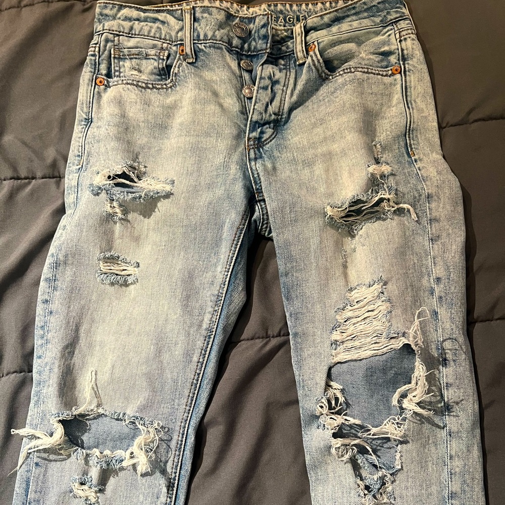 Distressed boyfriend American Eagle jeans